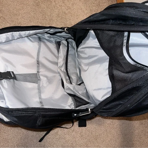 The North Face Backpack Overhaul 40 - Picture 7 of 15